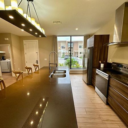 Luxury Home In Orlando With Private Hot Tub - 7 Min From Disney Parks - 3 Bedrooms And 4 Bathrooms! Екстер'єр фото