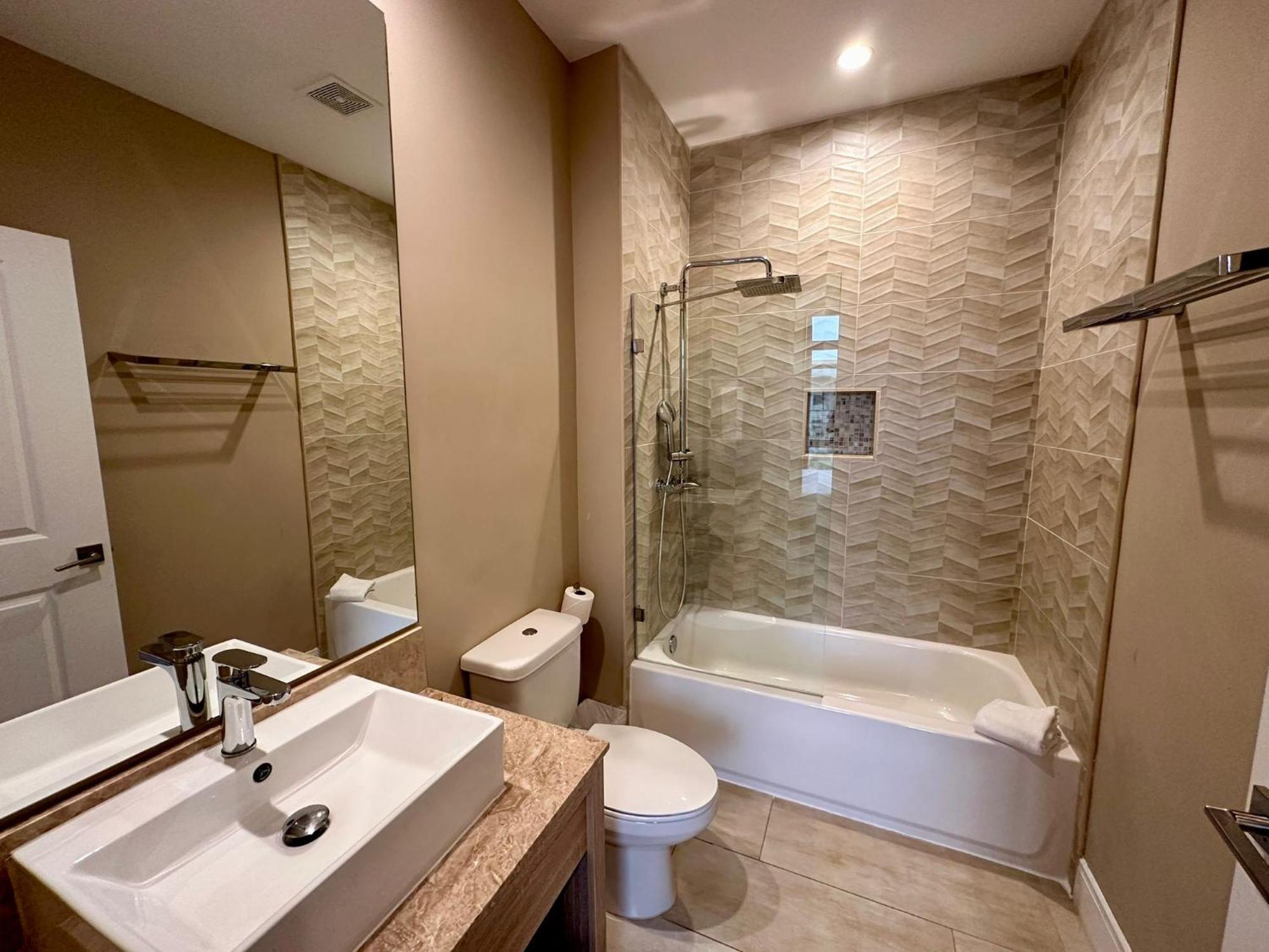 Luxury Home In Orlando With Private Hot Tub - 7 Min From Disney Parks - 3 Bedrooms And 4 Bathrooms! Екстер'єр фото