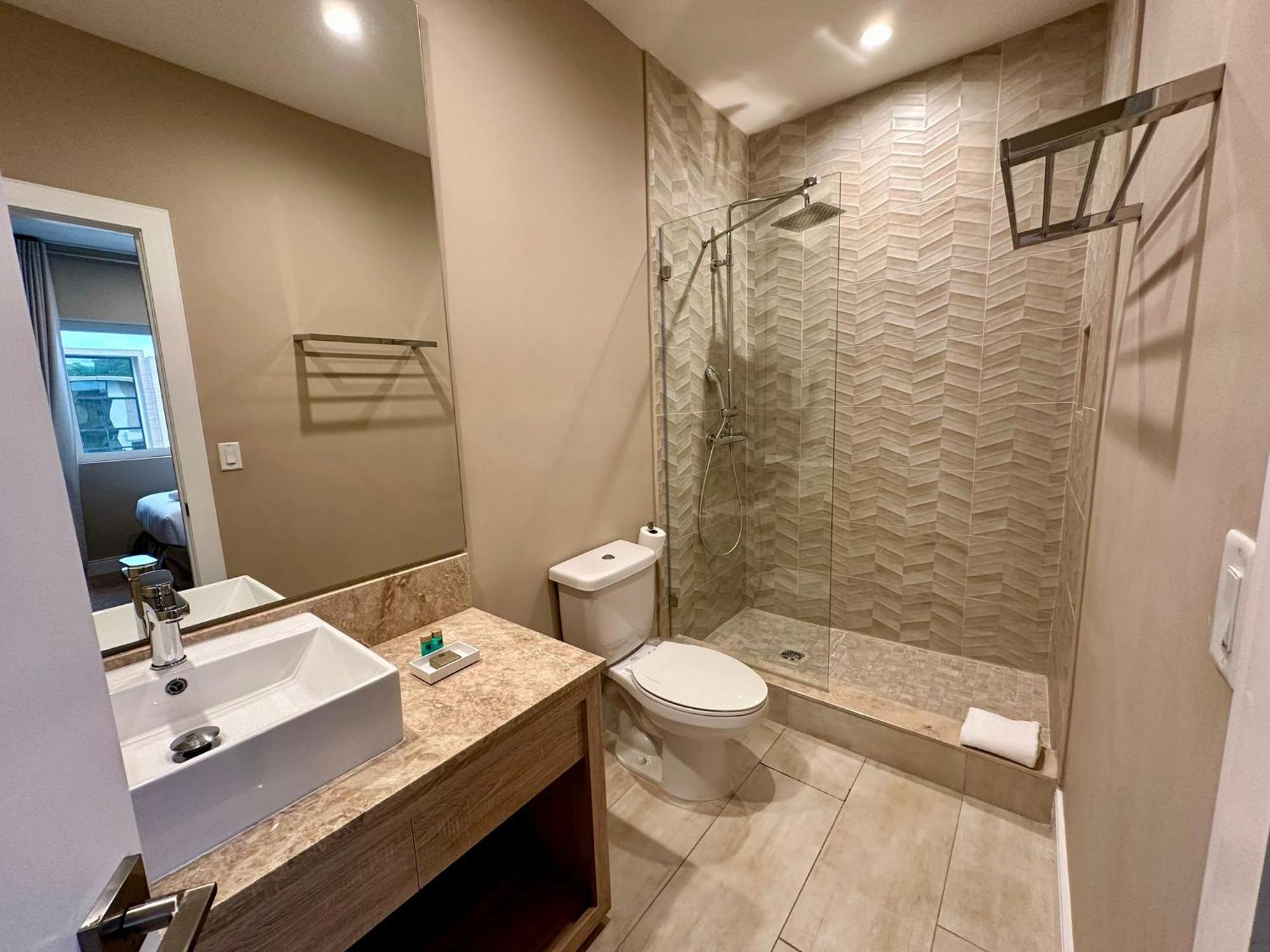 Luxury Home In Orlando With Private Hot Tub - 7 Min From Disney Parks - 3 Bedrooms And 4 Bathrooms! Екстер'єр фото
